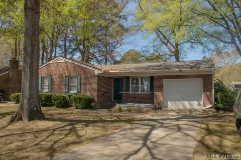 Classic Brick Ranch in Roanoke