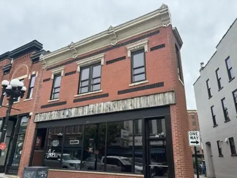 Tavern with Transferable Liquor License