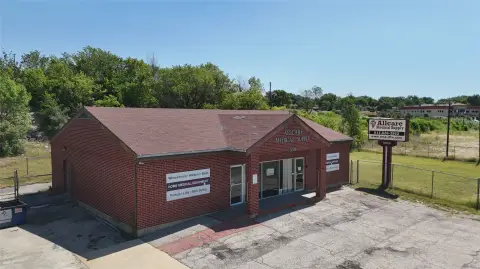 Freestanding Office Building with Fenced Yard