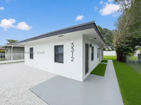 Duplex with Private Fenced Yard