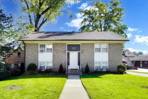 8-Unit Apartment Building
