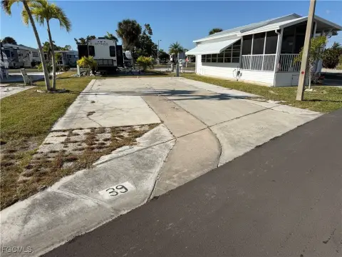 Palmetto Palms Universal Lot