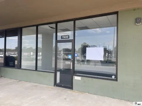 Versatile Retail/Office Storefront