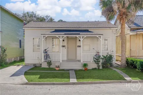 Renovated Duplex Across from Ardsley