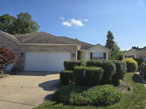 Duplex Property with Four-Seasons Room