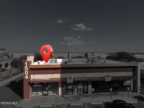 Retail Suite in Commercial Corridor