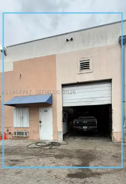 Warehouse with 18+ Ft Ceilings