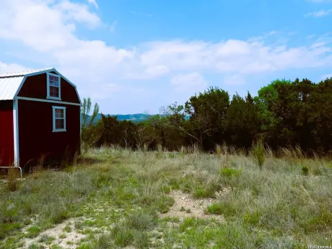Picturesque Land with Cabin in Pipe Creek
