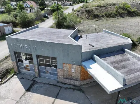 Retail Building with Garage Potential