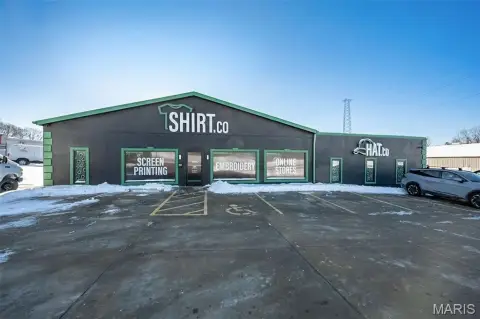 Versatile Mixed-Use Space in St. Peters