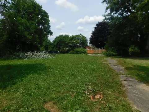Residential Lot in Established Neighborhood