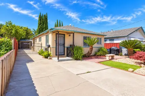 Duplex With Detached Garages