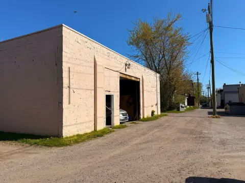 Warehouse with Vending Operations