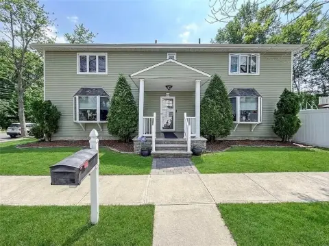 Two-Family Home in Huguenot Area