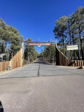 Show Low Land with Amenities