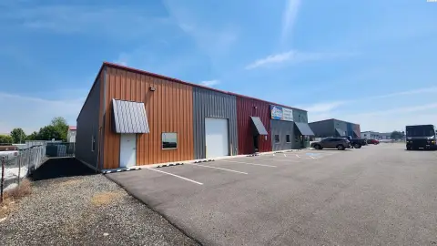 Insulated Flex Space with Roll-Up Doors