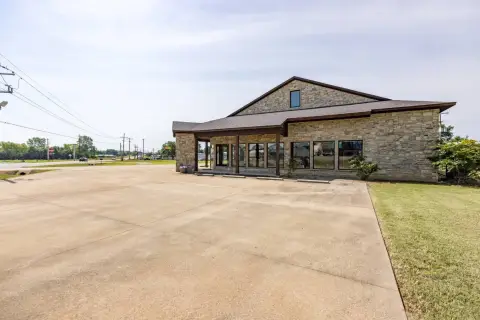 Showroom/Retail Opportunity in Hugo, OK