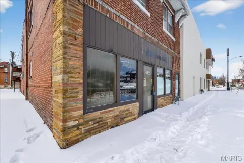Mixed-Use Building on S. Grand