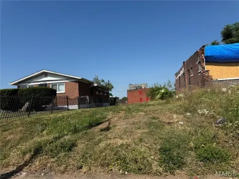 Residential Land in St Louis
