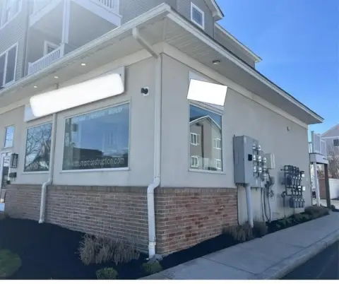 Commercial Unit in Desirable Avalon