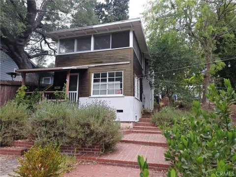 Duplex with Legal Apartment and Fireplace