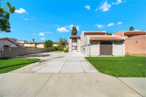 Fourplex with Remodeled Unit
