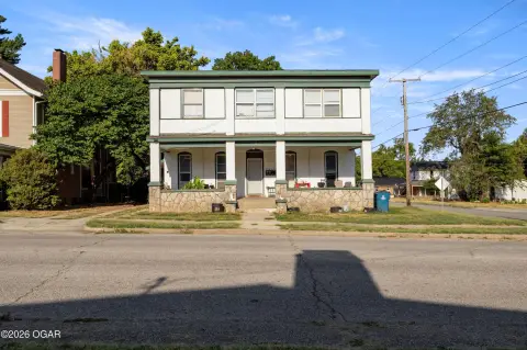 6-Unit Apartment Building