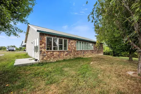 Remodeled Tri-Plex on Large Lot