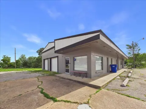 Versatile Commercial Building