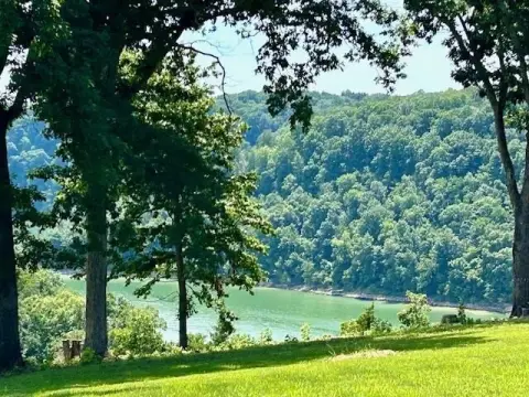 Land with Lake Cumberland View