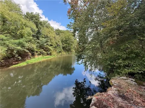 Wooded Illinois Riverfront Land