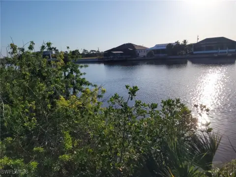 Waterfront Lot in Cape Coral