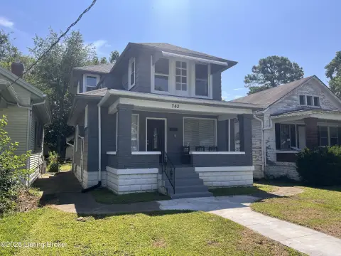Renovated Duplex with Backyard
