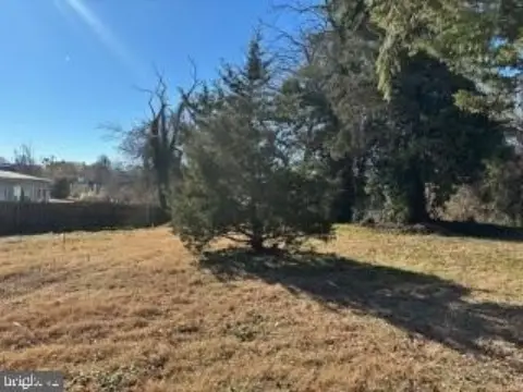 Residential Land Near Downtown Milton