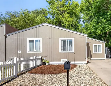 Updated Duplex-Style Cottage