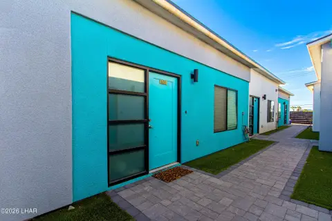 6-Unit Apartment Building