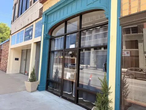 Turnkey Restaurant Space with Seating