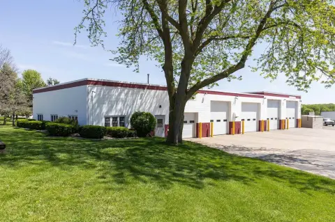 Spacious Industrial Shop For Lease