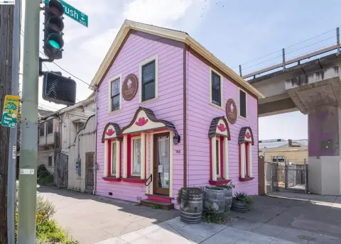 Mixed-Use Building with Bakery Tenant
