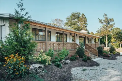 Mixed-Use Property With Guest Suites