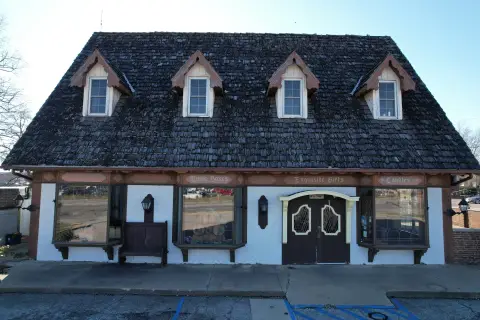 Restaurant with Meeting Rooms