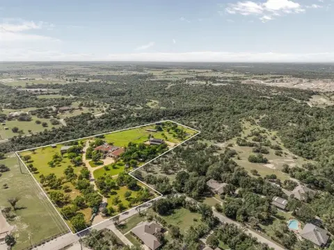 Fort Worth Ranch-Style Retreat