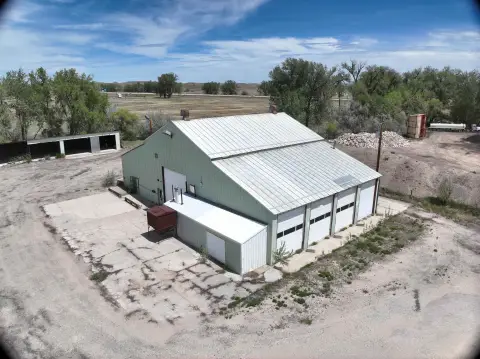 Industrial Building with Office & Warehouses