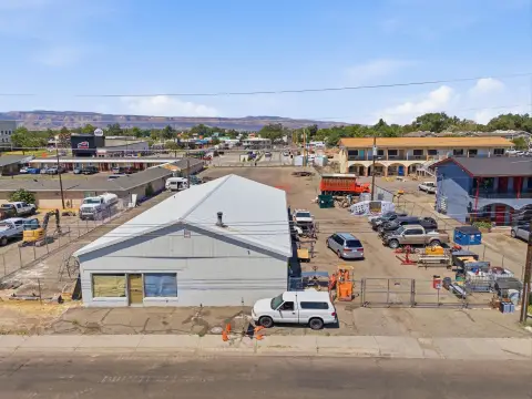 Fenced-Yard Flex Property