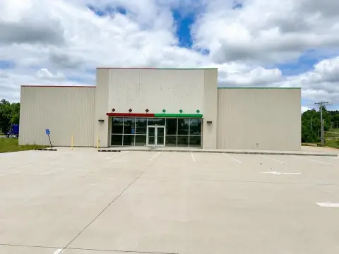 Versatile Commercial Building in Alton, MO
