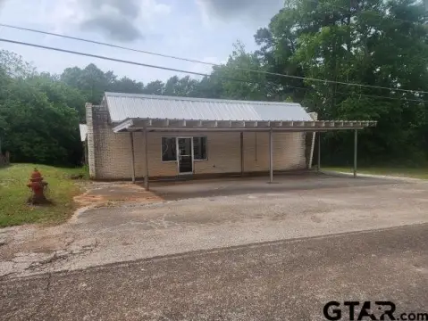 Retail Store with Additional Lot