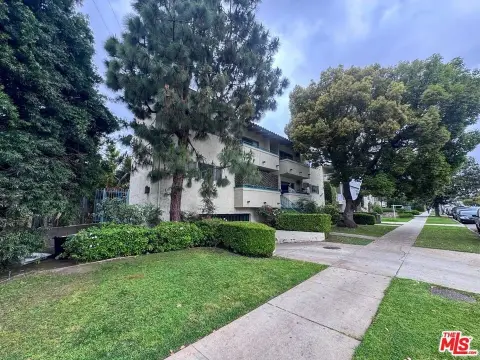8-Unit Multifamily Apartment Building