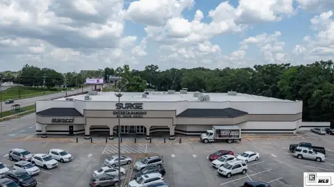 Specialty NNN Entertainment Property