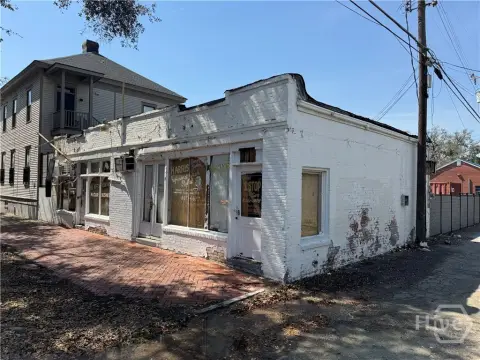 Savannah Storefront in Growing Area