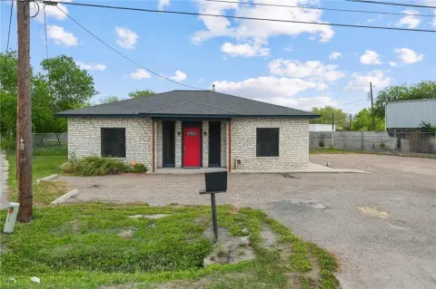 Commercial Space on Leopard Street